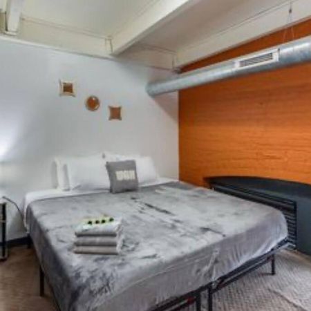 Centric Modern Loft W/ King Beds Διαμέρισμα Ρότσεστερ Εξωτερικό φωτογραφία