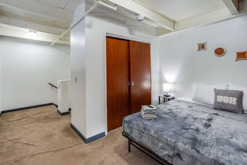 Centric Modern Loft W/ King Beds Διαμέρισμα Ρότσεστερ Εξωτερικό φωτογραφία