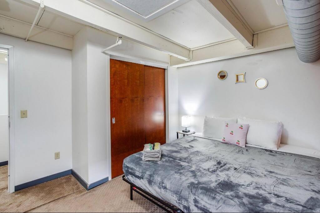 Centric Modern Loft W/ King Beds Διαμέρισμα Ρότσεστερ Εξωτερικό φωτογραφία