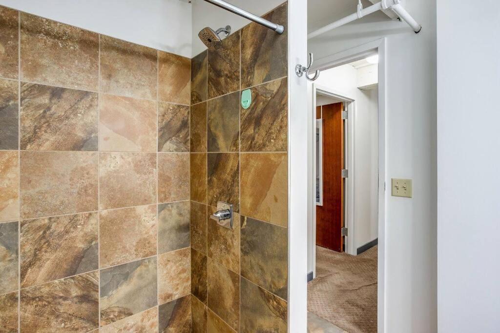 Centric Modern Loft W/ King Beds Διαμέρισμα Ρότσεστερ Εξωτερικό φωτογραφία