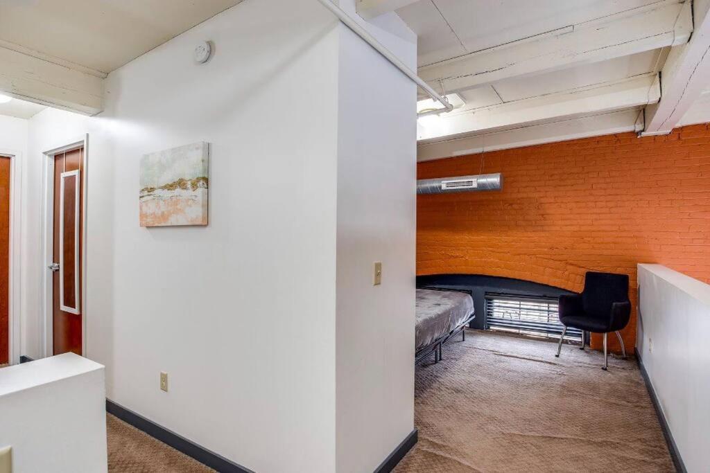 Centric Modern Loft W/ King Beds Διαμέρισμα Ρότσεστερ Εξωτερικό φωτογραφία